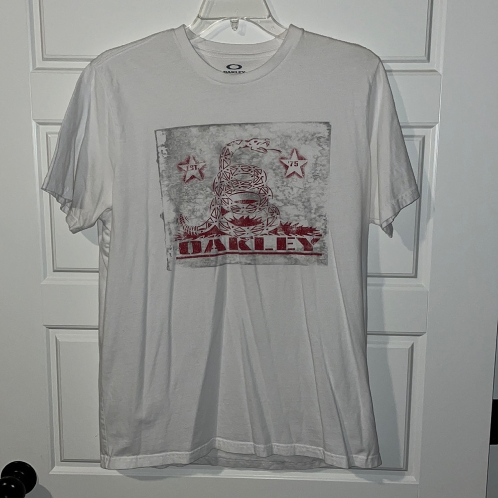 Oakley t-shirt